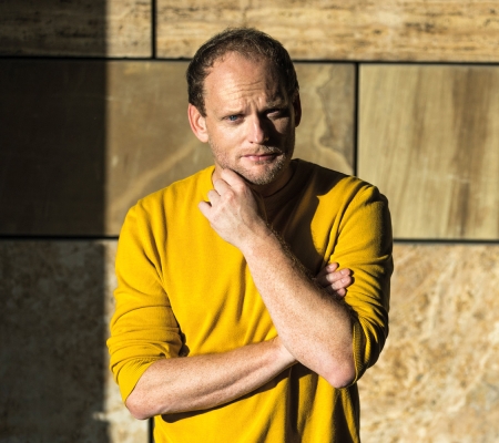 Broadcast of the TV Series &quot;The Sheik&quot;