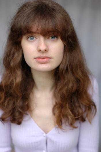 Daisy Maeer - English